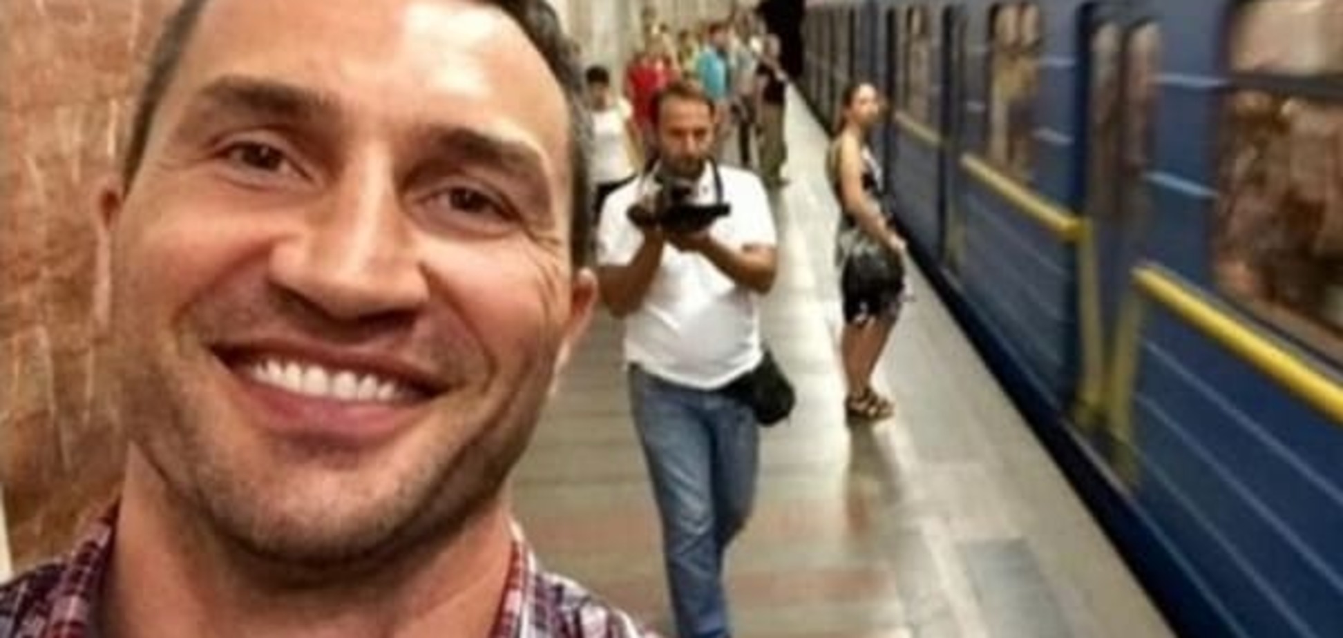 'Это было круто!' Владимир Кличко проехался в киевском метро: яркие фото