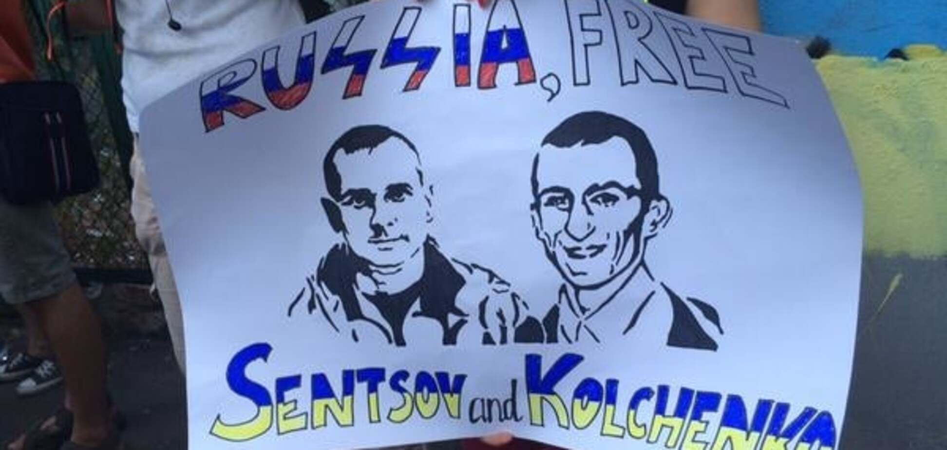 Приговор Сенцову и Кольченко: в Харькове пикетировали консульство России