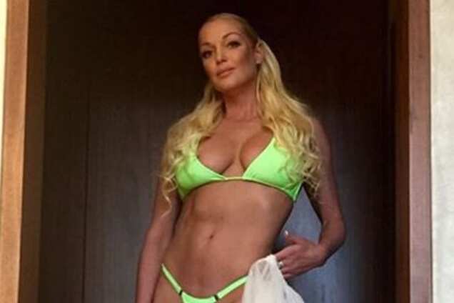 Как не стоит делать селфи: 15 неудачных фото Анастасии Волочковой