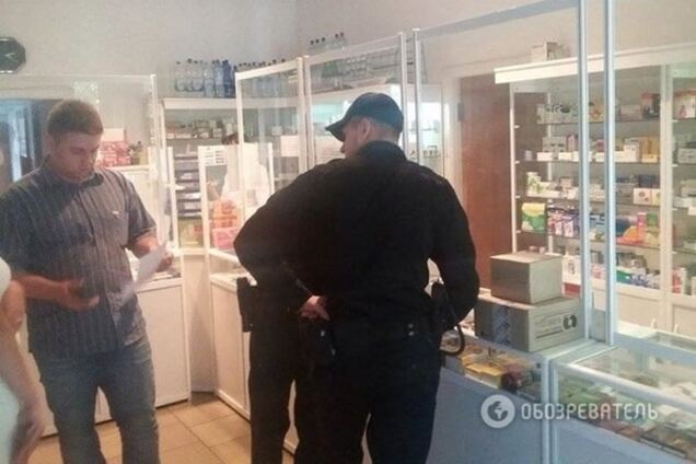 У Києві відкрито торгують наркотиками - активісти закрили аптеку на Виноградарі
