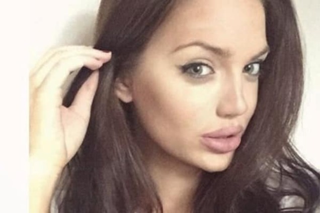 Как две капли воды: девушка-двойник Анджелины Джоли покорила соцсети уникальной красотой