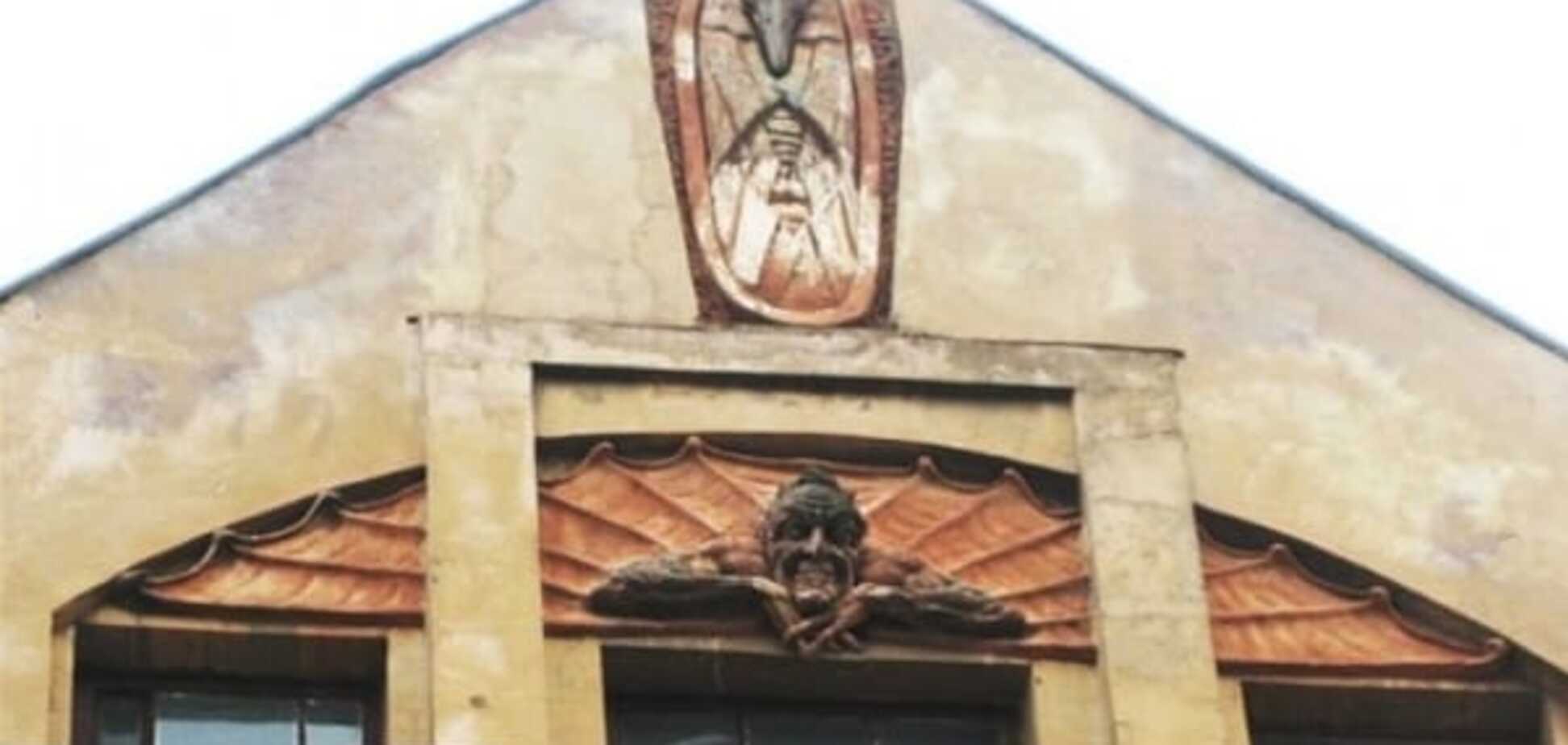 'Православный ИГИЛ': в России разгромили 'демонические' скульптуру и выставку