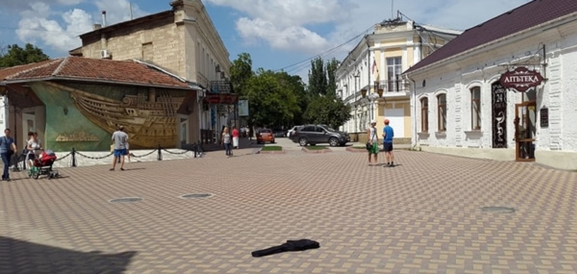 Кримчанин показав 'вимерлу' при окупантах Феодосію: фотофакт
