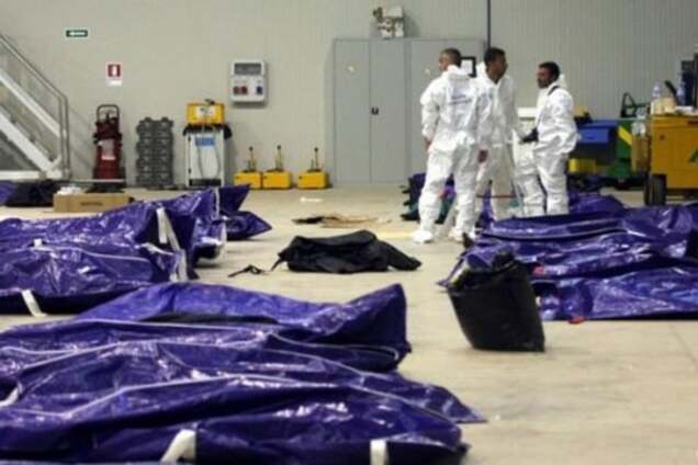 'Машина смерти': в Австрии найден грузовик с 70 мертвыми беженцами