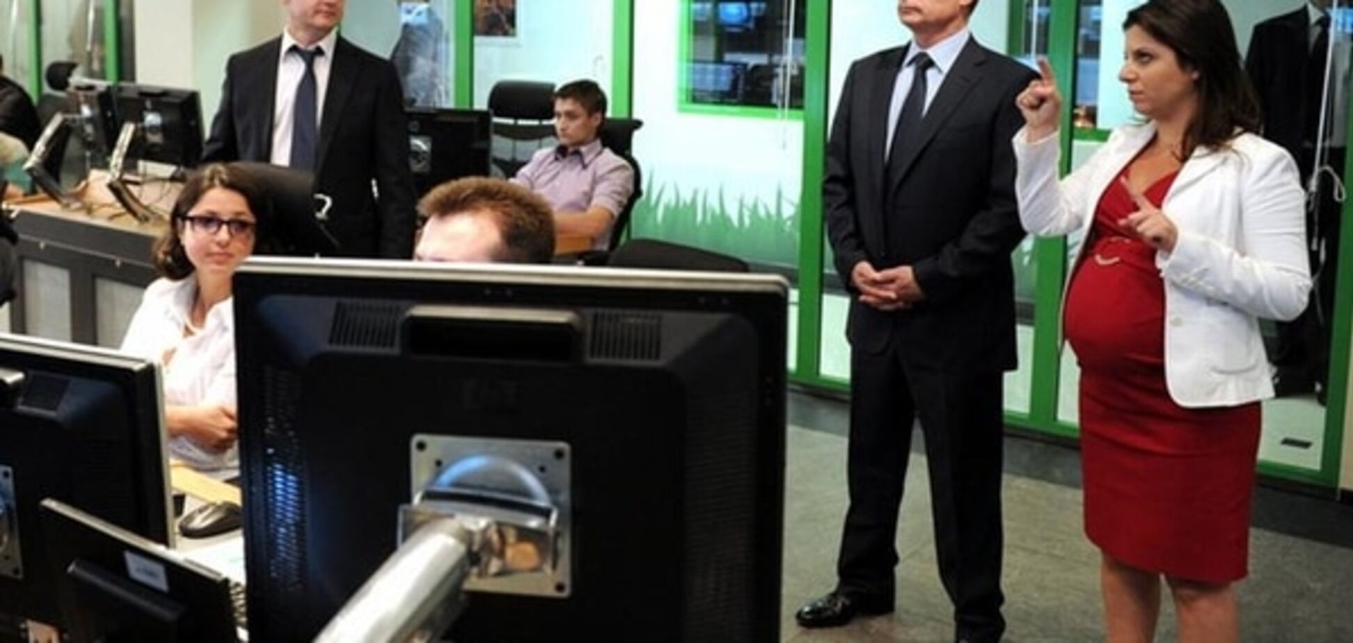 Потому что вруны: в Латвию не пустили кремлеботов Russia Today