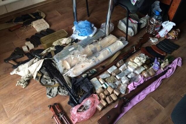 СБУ изъяли большую партию контрабандного оружия в Днепропетровске