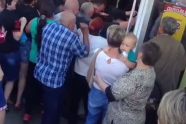 В российской глубинке покупатели подрались из-за дешевых пельменей