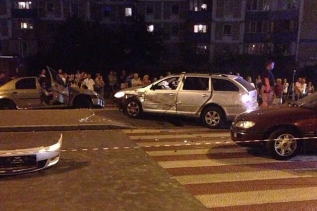 В Киеве водителя едва не линчевали после ужасного ДТП на Позняках: фото аварии