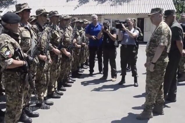 Турчинов попросил военных привезти главаря 'ДНР' в пакете: видеофакт