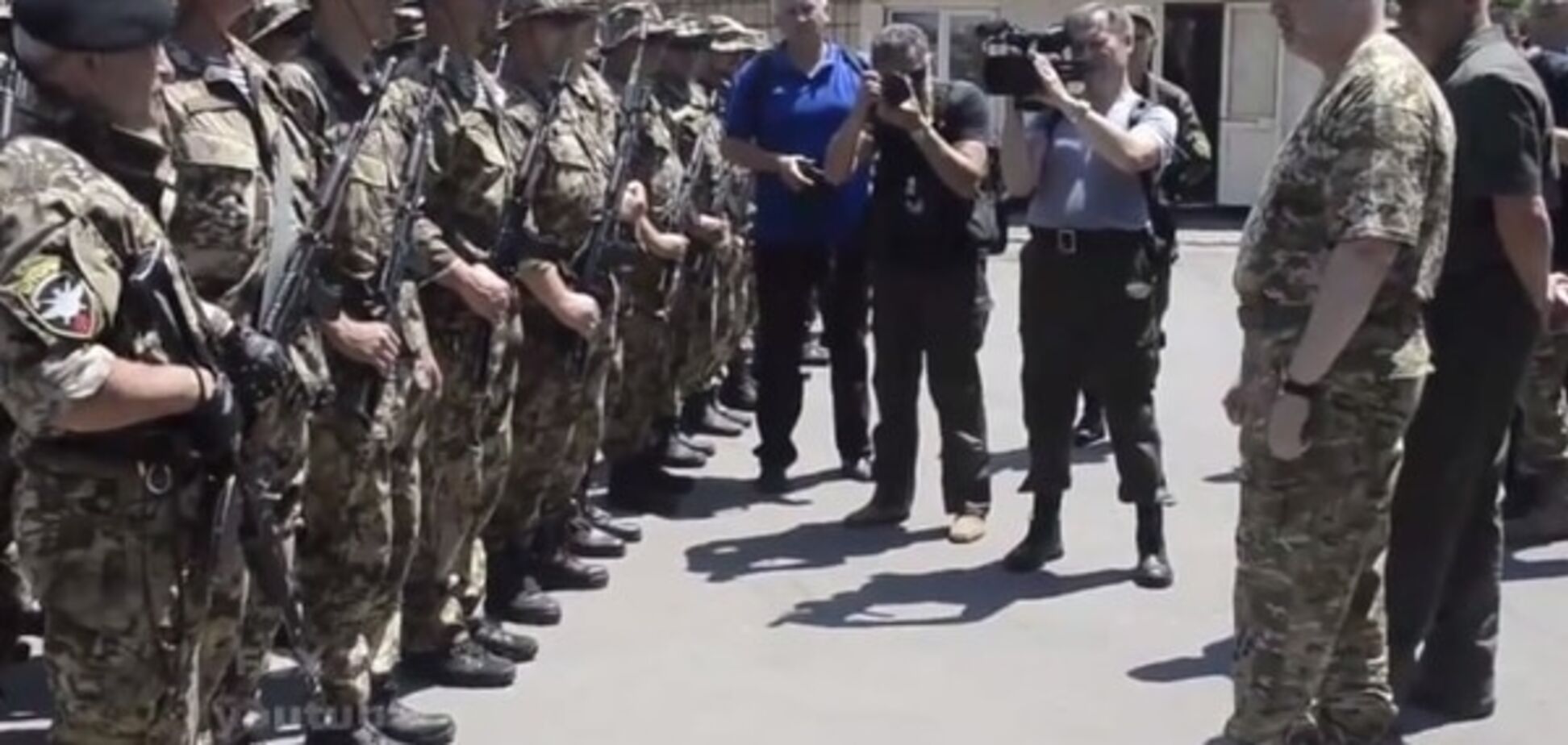 Турчинов попросил военных привезти главаря 'ДНР' в пакете: видеофакт