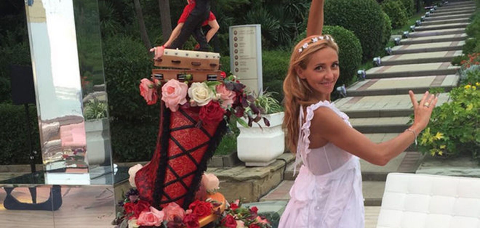 Безвкусный свадебный торт Пескова и Навки поразил сеть