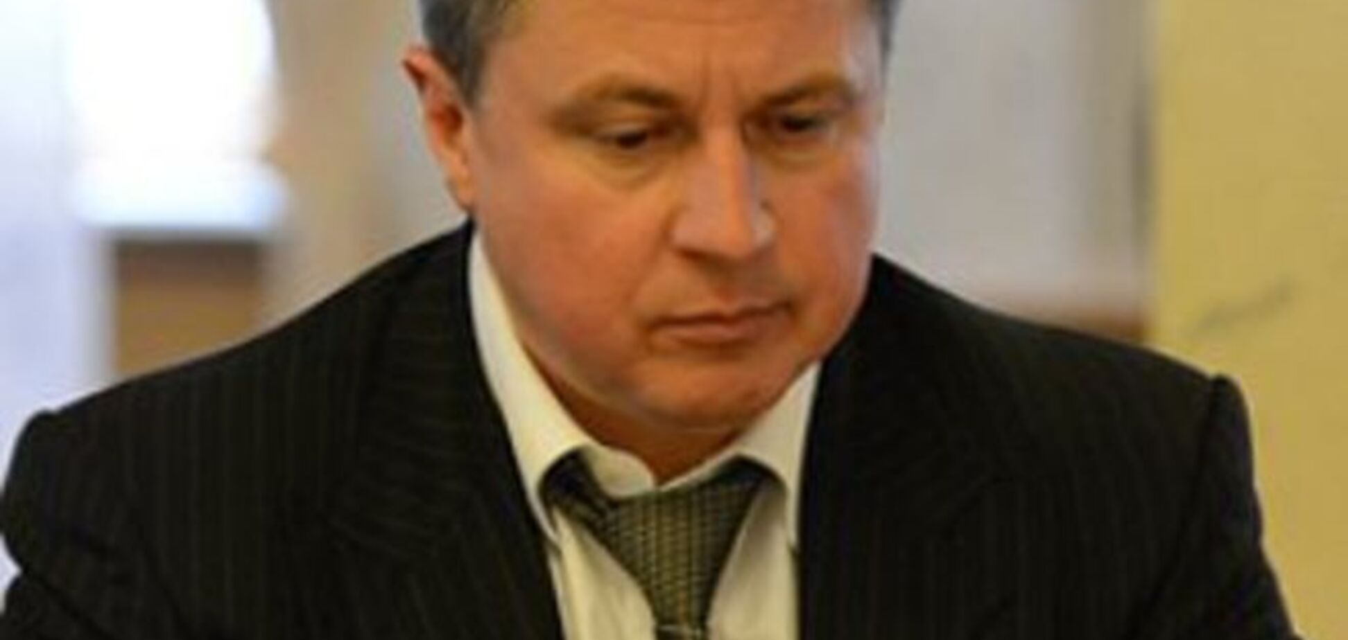 Печерский суд вслед за итальянцами арестовал шикарные виллы Азарова на Сардинии