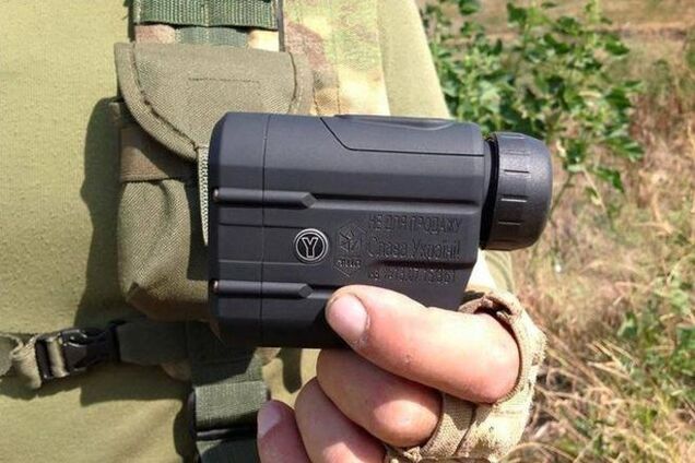 Украинским снайперам передали военную оптику: фоторепортаж