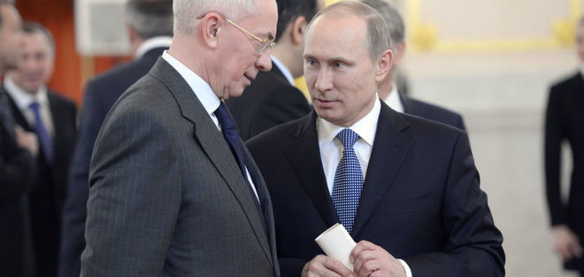 Срыв покровов: Азаров назвал имя человека, который должен сменить Порошенко