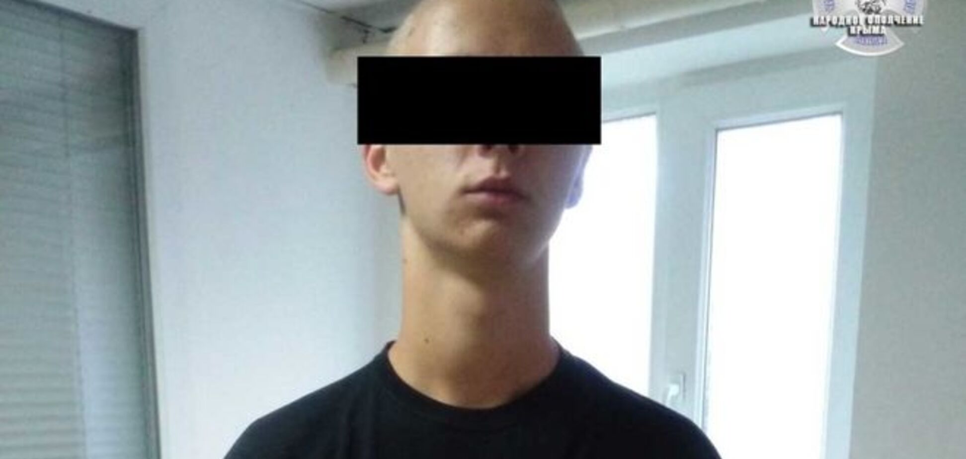 В Крыму задержали подростка из-за футболки с тризубцем: фотофакт