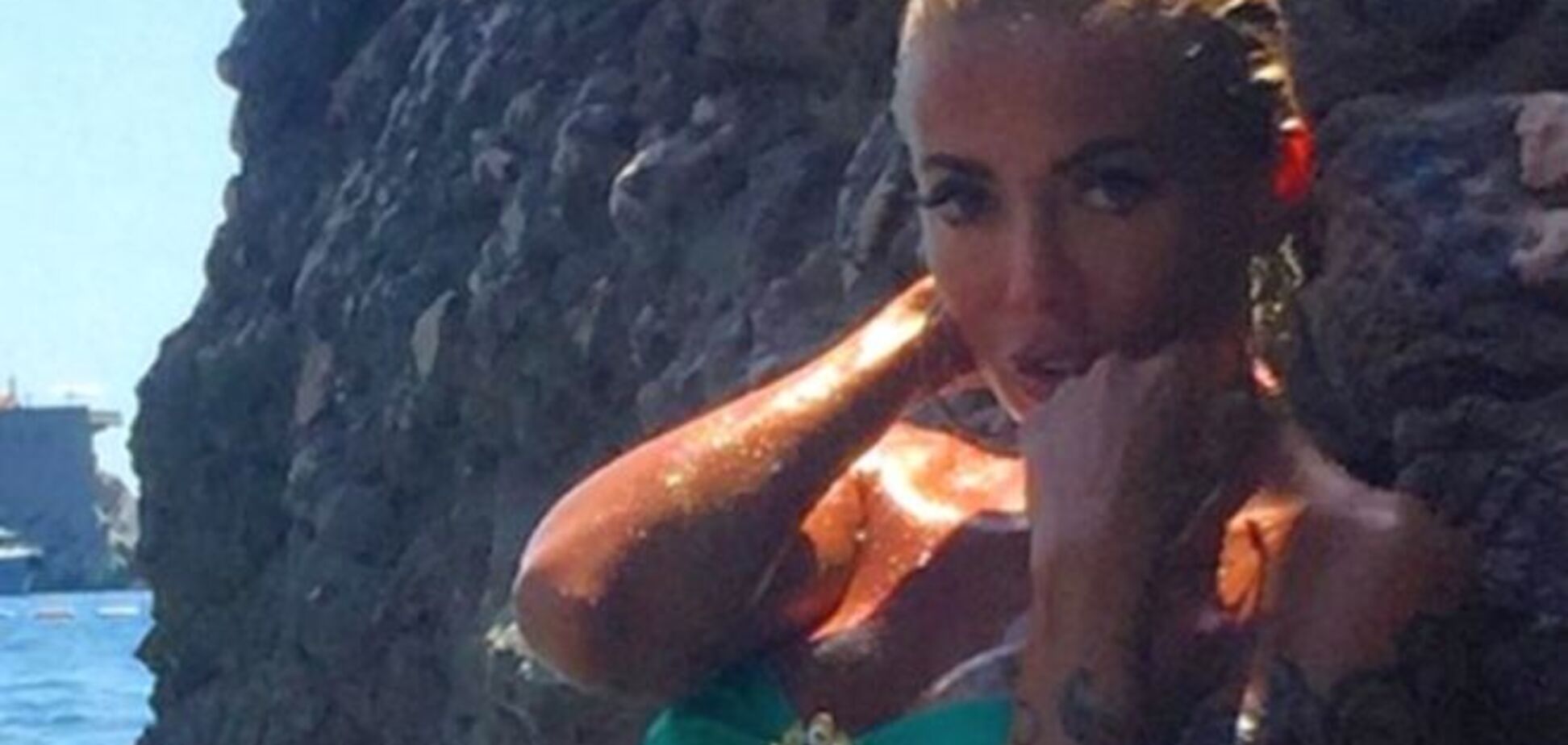 Блондинка в тату: горячая экс-Кульбаба показала откровенные фото в купальнике