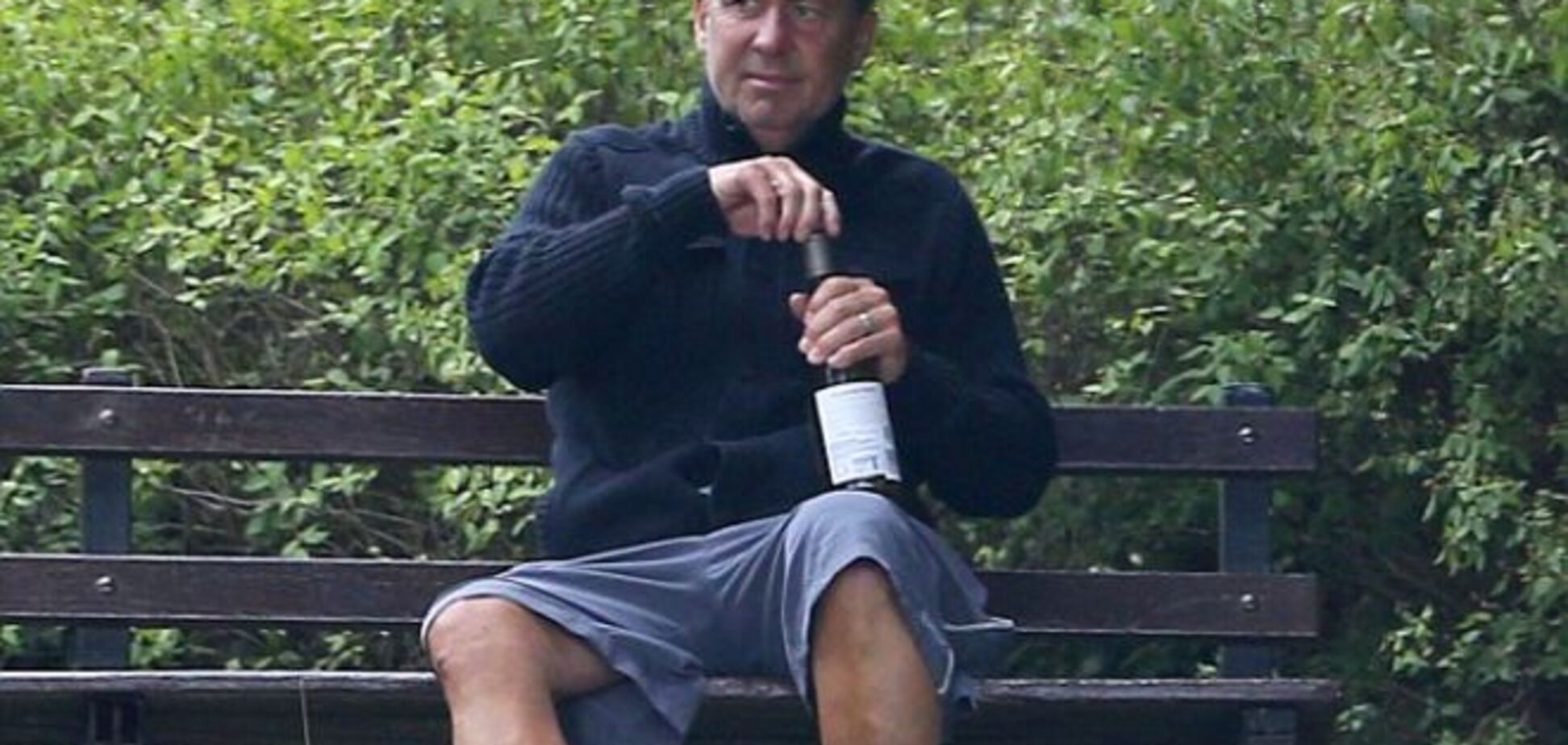 Знаменитого экс-футболиста сборной Англии нашли пьяным на лавочке