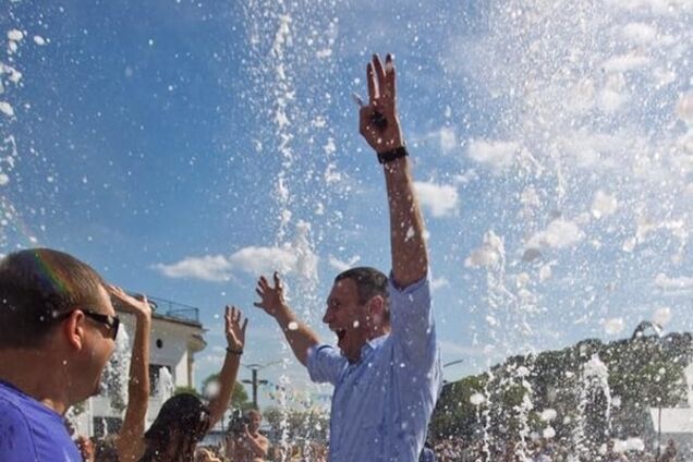 Кличко открыл обновленную пешеходную зону на Почтовой площади