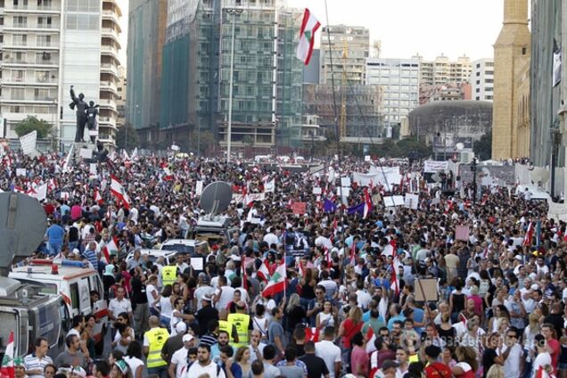 'Вы воняете!': в Бейруте начался 'мусорный' 'Майдан'. Фото революции
