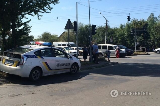 Во Львове полиция молниеносно прибыла на ДТП: фото и видео аварии