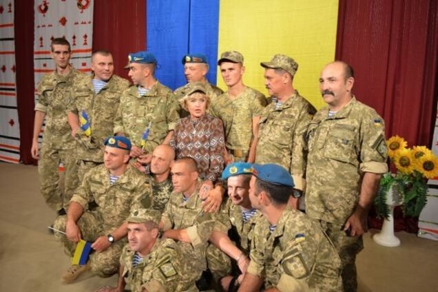 Дожить до победы! Ада Роговцева побывала в гостях у бойцов АТО: фото и видео встречи