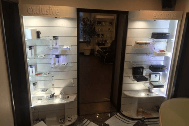 В Киеве ограбили магазин элитных телефонов: фото с места событий