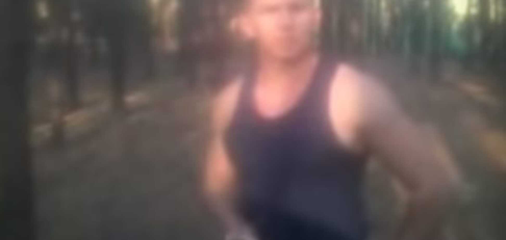 У лісі під Києвом побили сім'ю, що гуляла біля скандального паркану: опубліковано відео