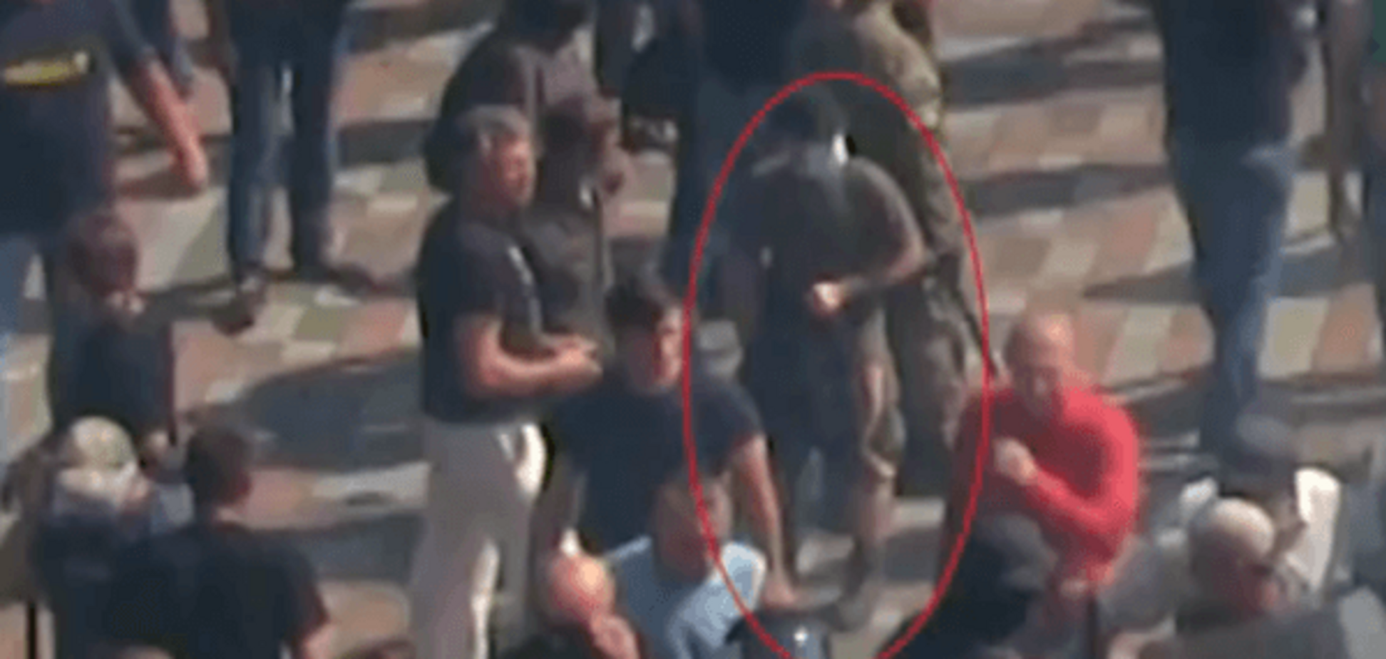 Камеры у Рады засняли мужчину-гранатометателя: видеофакт
