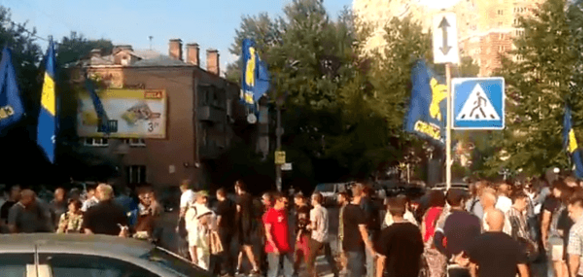 У Києві свободівці перекрили дорогу і пікетували міліцію 