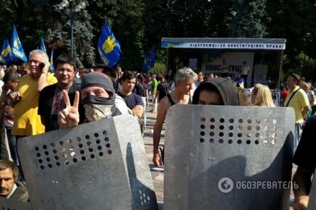 Стало відомо кількість силовиків, які опинилися у тяжкому стані після зіткнень біля Ради