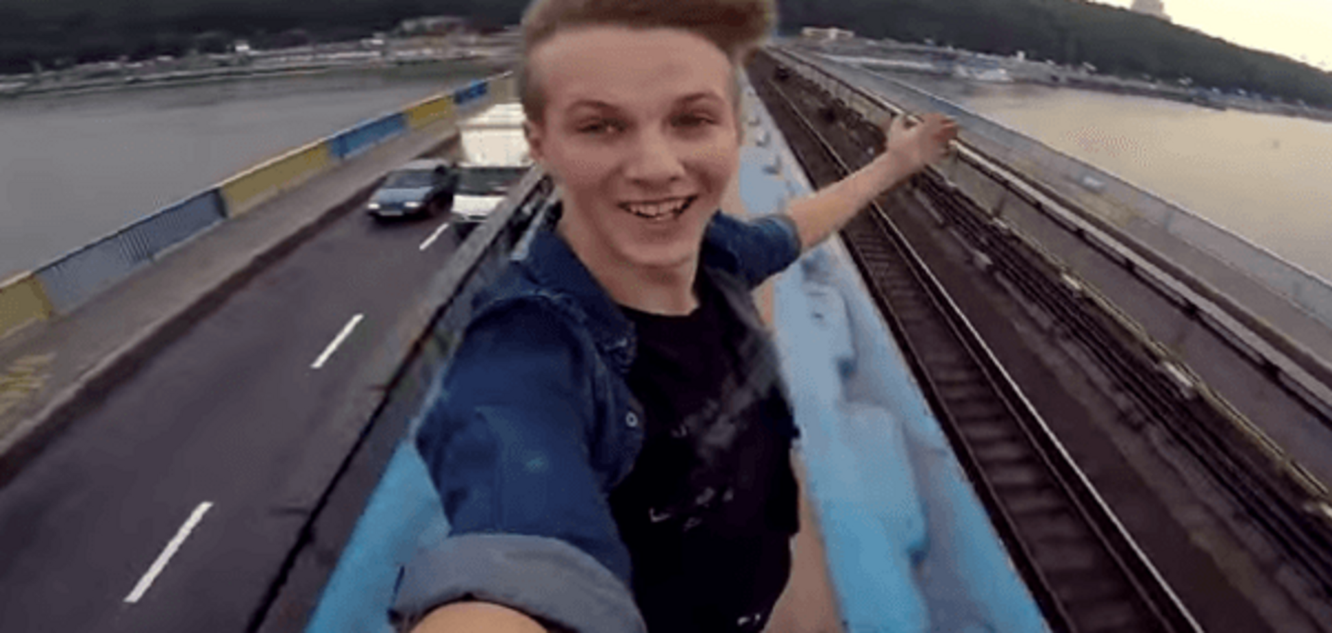 В Киеве экстремал сделал селфи на крыше едущего поезда метро: видеофакт