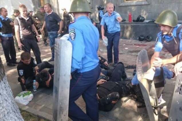 У результаті бійні під Радою 21 людина отримала вогнепальне поранення - МОЗ