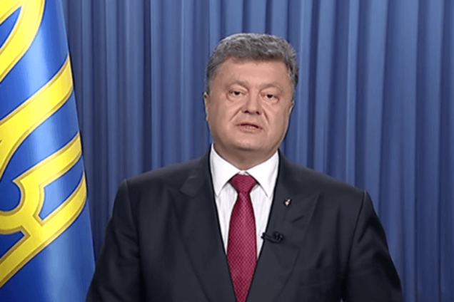 Порошенко обратился к украинцам: децентрализация - шаг к миру