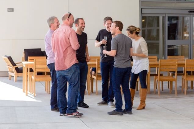Цукерберг опублікував фото святкування рекордної відвідуваності Facebook