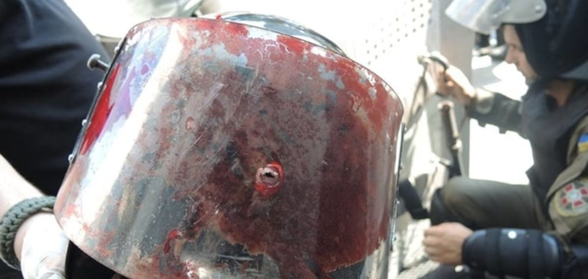 Стычки под Радой: опубликовано фото простреленного шлема бойца НГУ