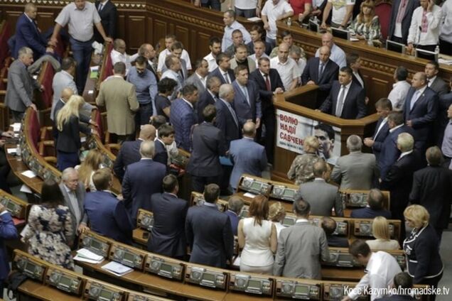 Рада начала свою работу под крики 'Ганьба': фотофакт