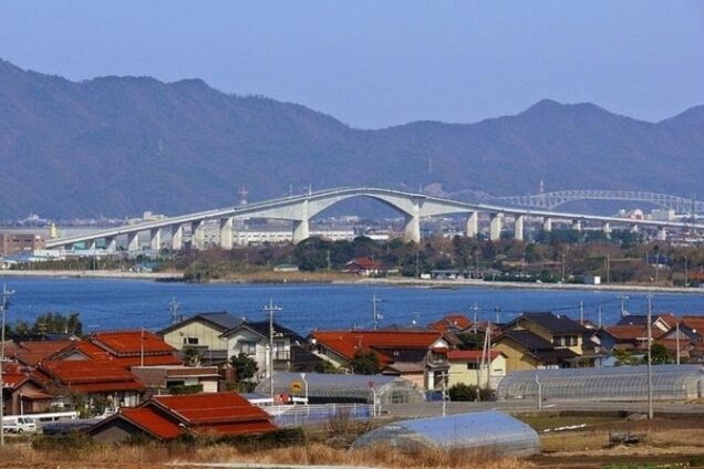 Самый экстремальный мост в Японии, от поездки по которому захватывает дух