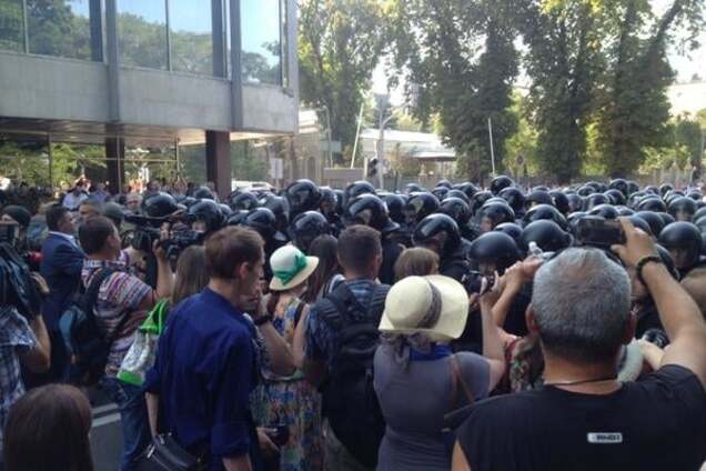 В Киеве произошли столкновения возле отеля 'Киев'