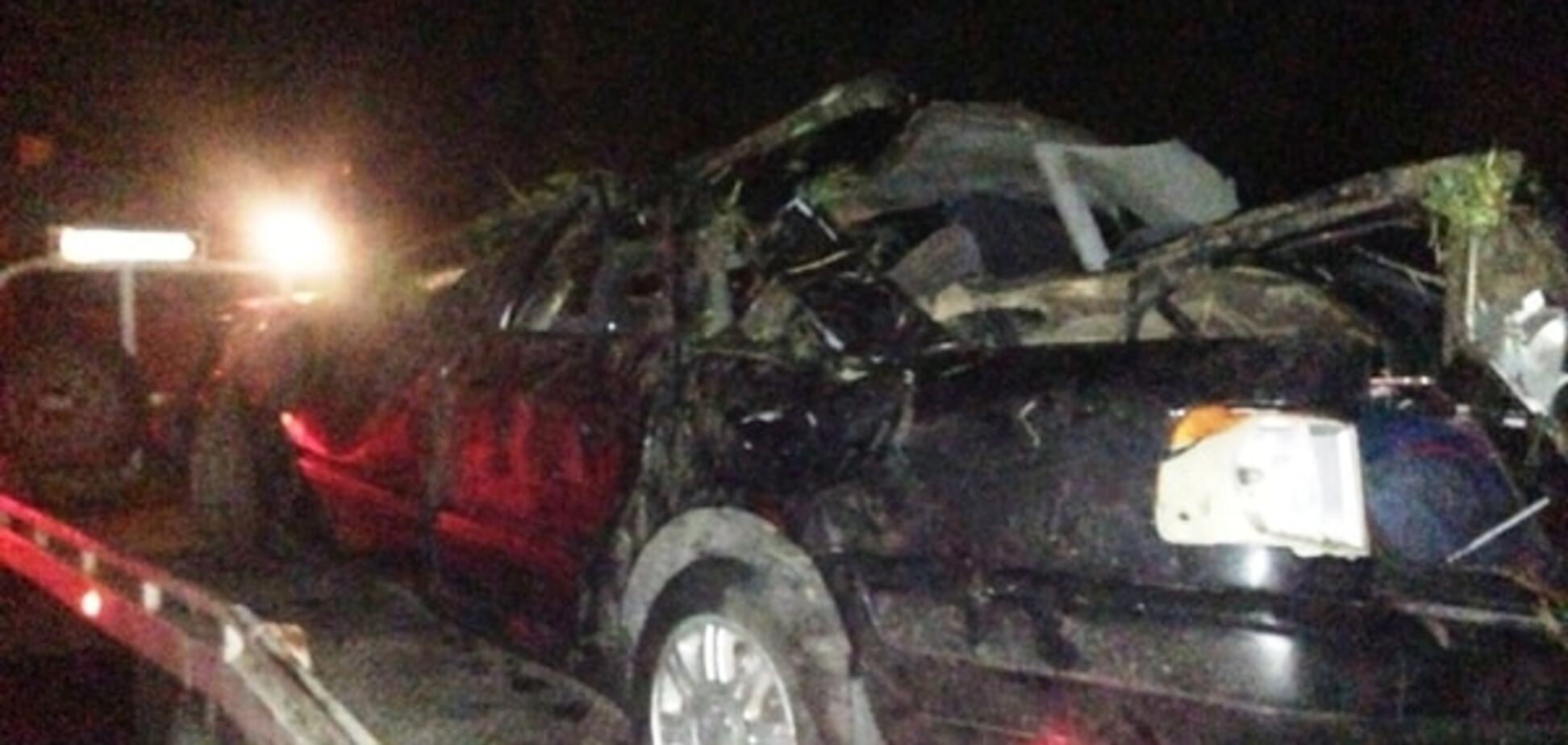 Под Киевом перевернулась легковушка с пассажирами, один человек погиб: фотофакт