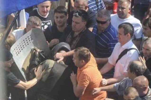 'А я его не бил, а его любил': Тягнибок прокомментировал скандальное фото с нацгвардейцем