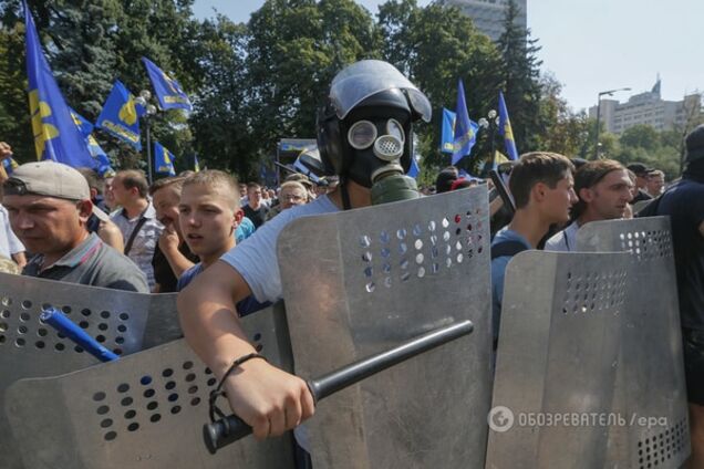 Ждите объяснений: Порошенко намерен выйти к народу с телеобращением