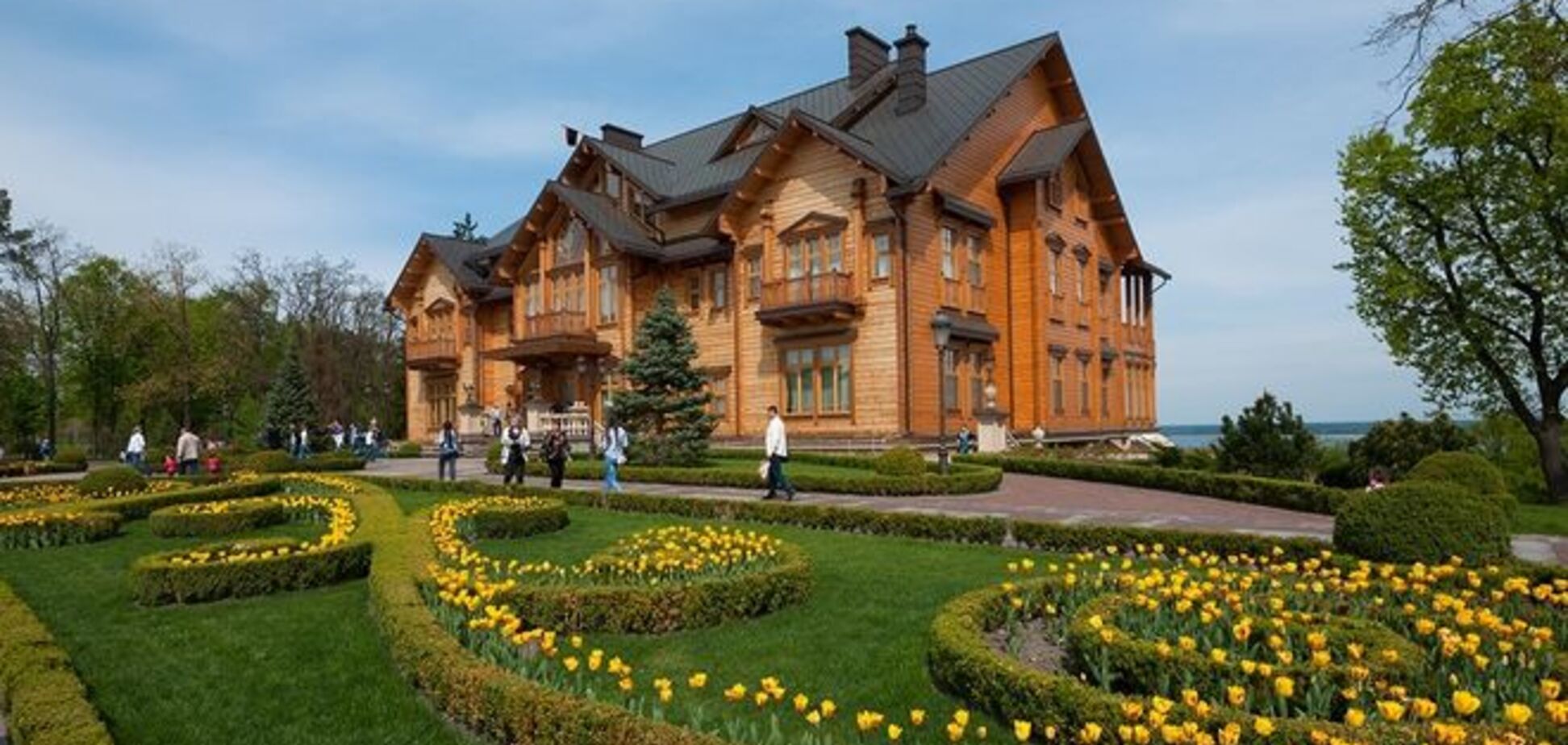 Комендант Межигір'я розповів про бункер зі скарбами в резиденції