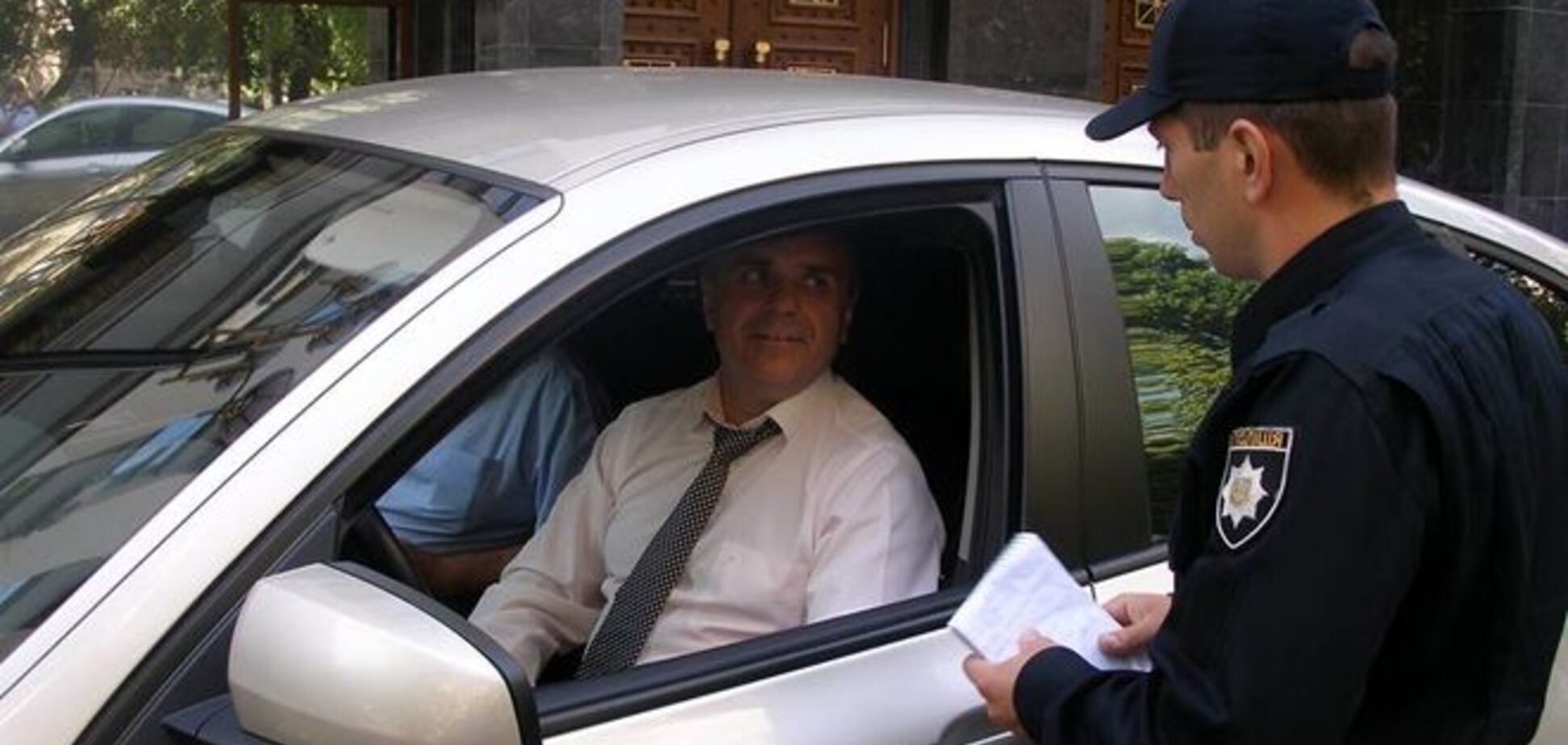 Полиция наказала 'героя парковки' из Генпрокуратуры: фотофакт