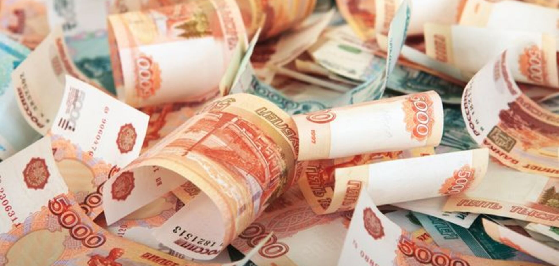 Офіційний рубль обвалився до нового антирекорду