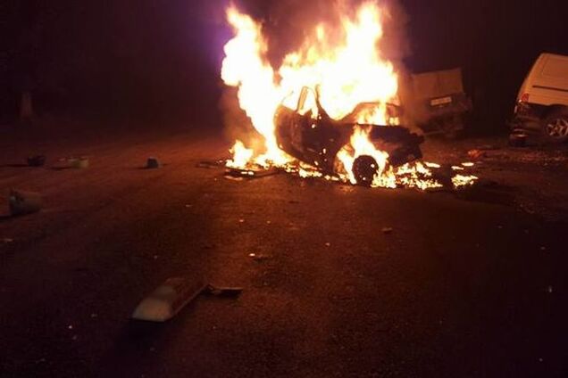 В Одессе взорвалось такси: водитель и двое пассажиров сгорели внутри. Опубликованы фото