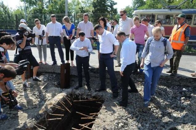 Кличко пообещал до сентября ликвидировать аварию коллектора на ул. Борщаговской