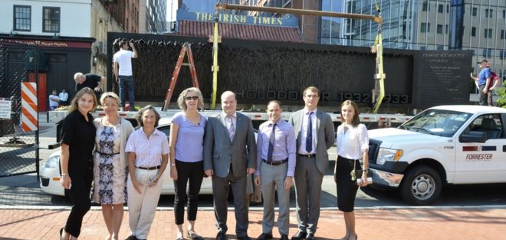 В США установили памятник жертвам Голодомора в Украине: фотофакт