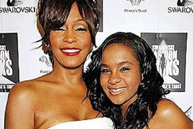 Опубликовано последнее фото дочери Уитни Хьюстон из больницы