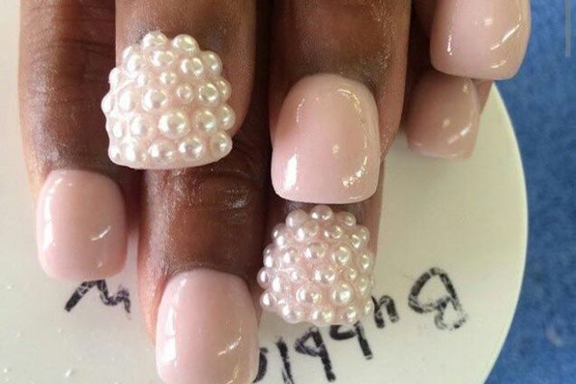 Новый тренд лета: девушки по всему миру делают безумный маникюр bubble nails