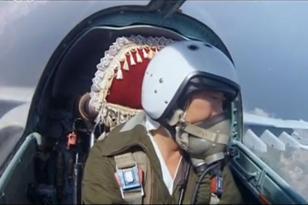 Селфи летчика Северной Кореи рассмешило соцсети: фотофакт